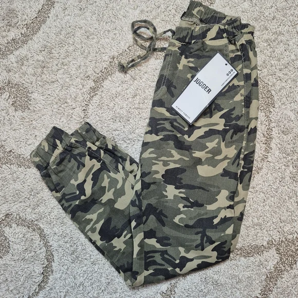 NWT Small Almost Famous Camo Jogger - Picture 1 of 5